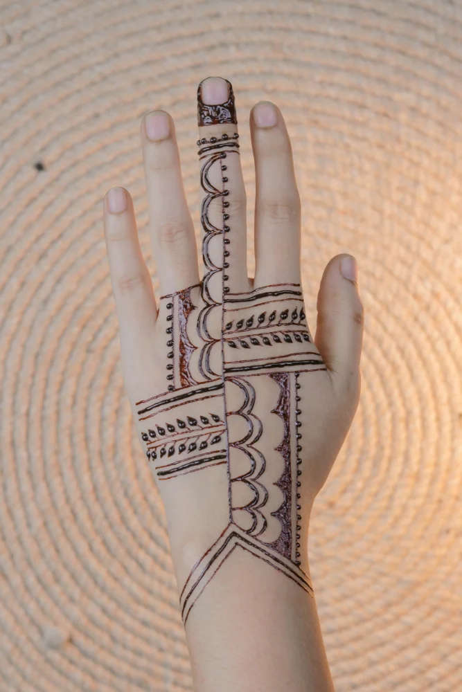 back hand henna art photo
