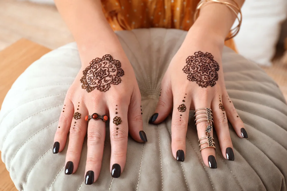 back hand mehndi design for marriage