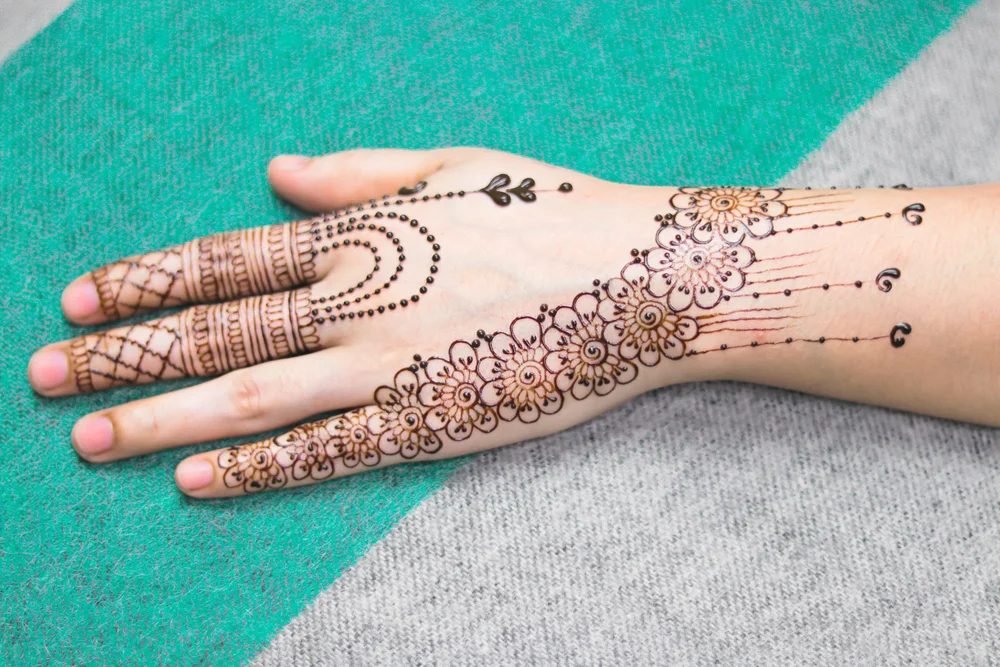 back hand tattoo mehndi design