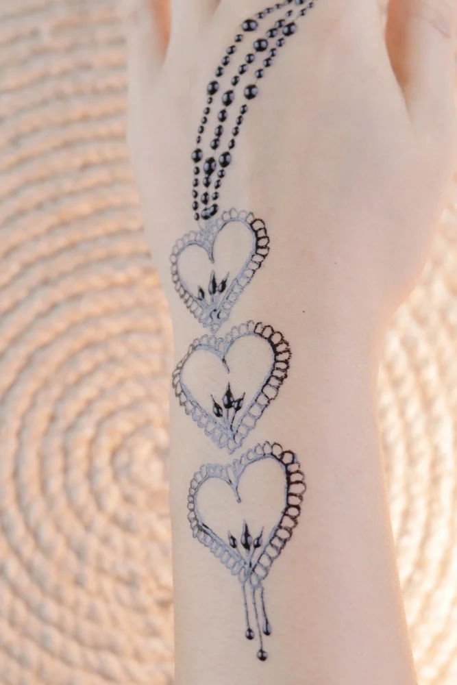 heart back hand henna art