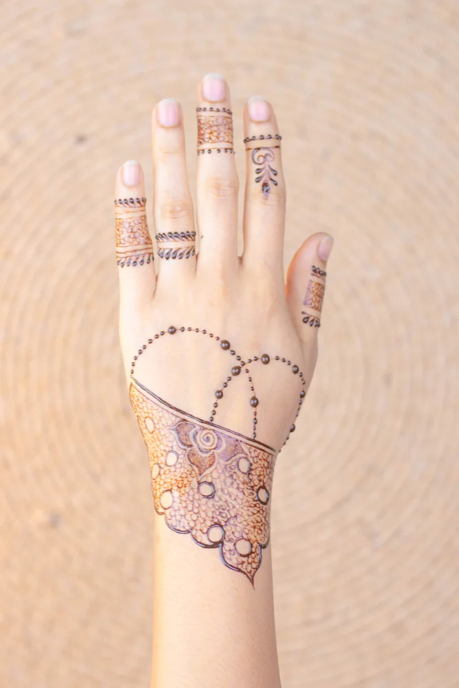 henna back hand style