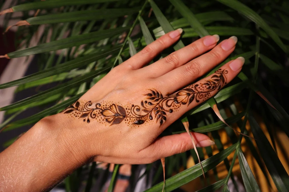 indian tattoo mehndi back hand