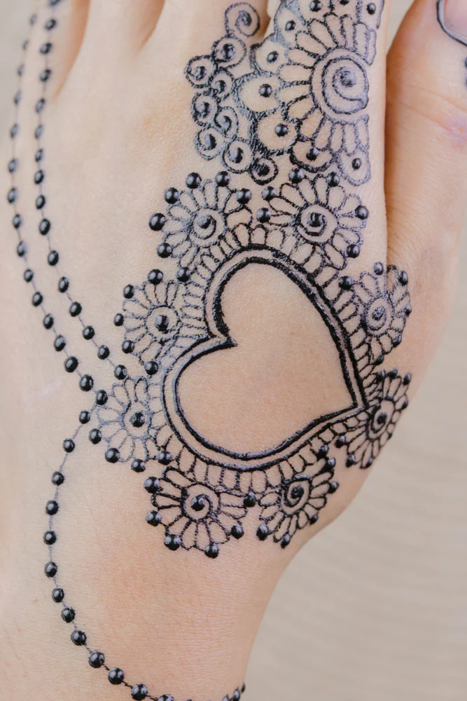 magical henna back hand art