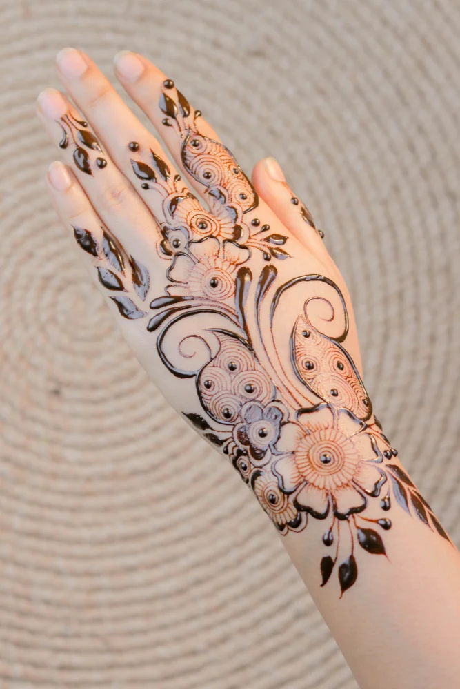 picture of back hand mehndi design